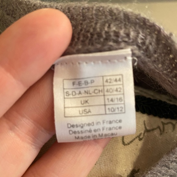 Woman’s size 10/12 Light weight sweater - Picture 4 of 5